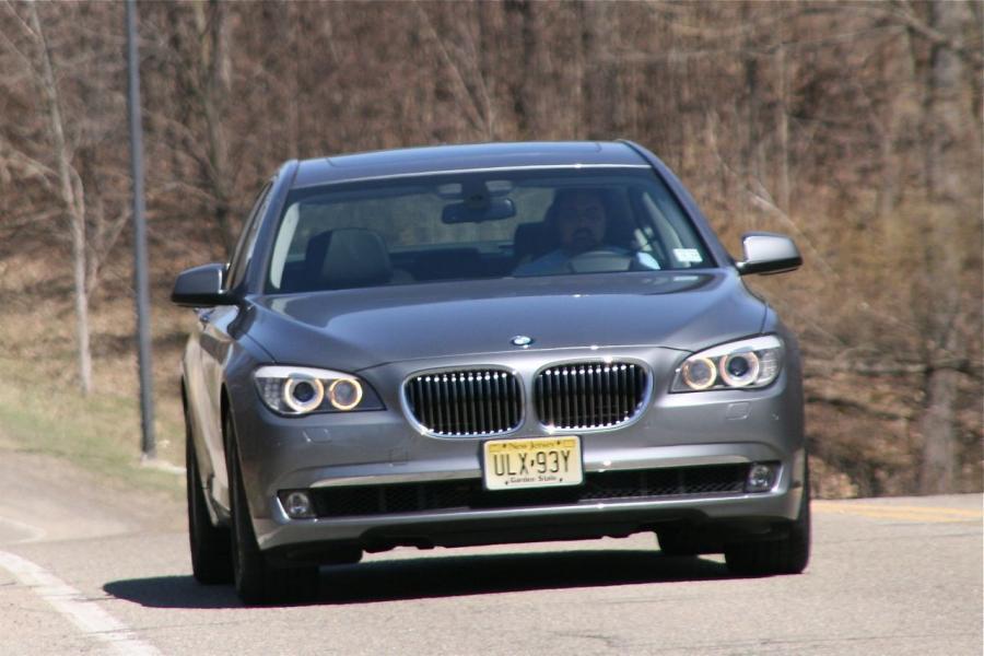 BMW 750i 2009 года  (фото 5 из 32)